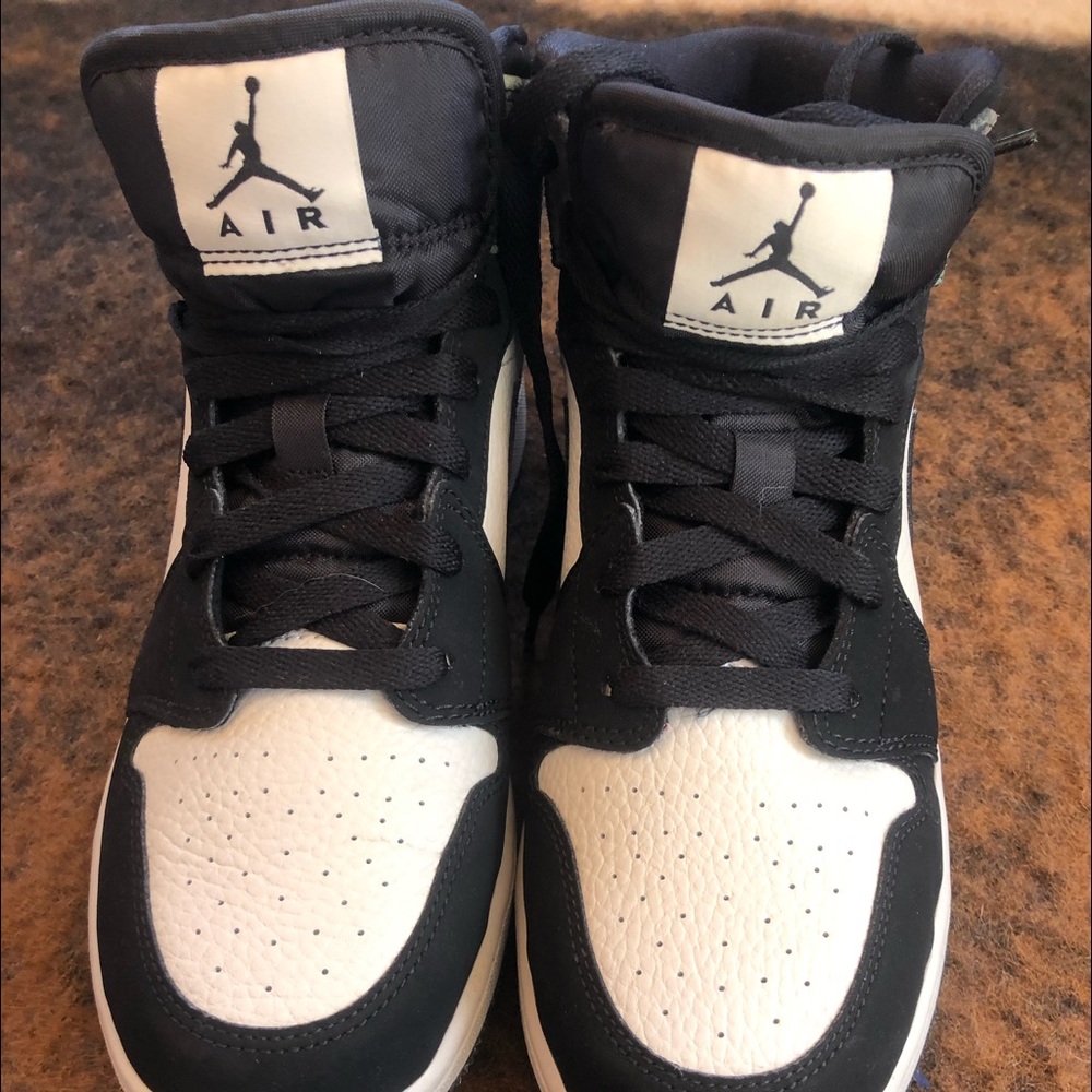 Nike Air Jordan - Picture 2 of 3